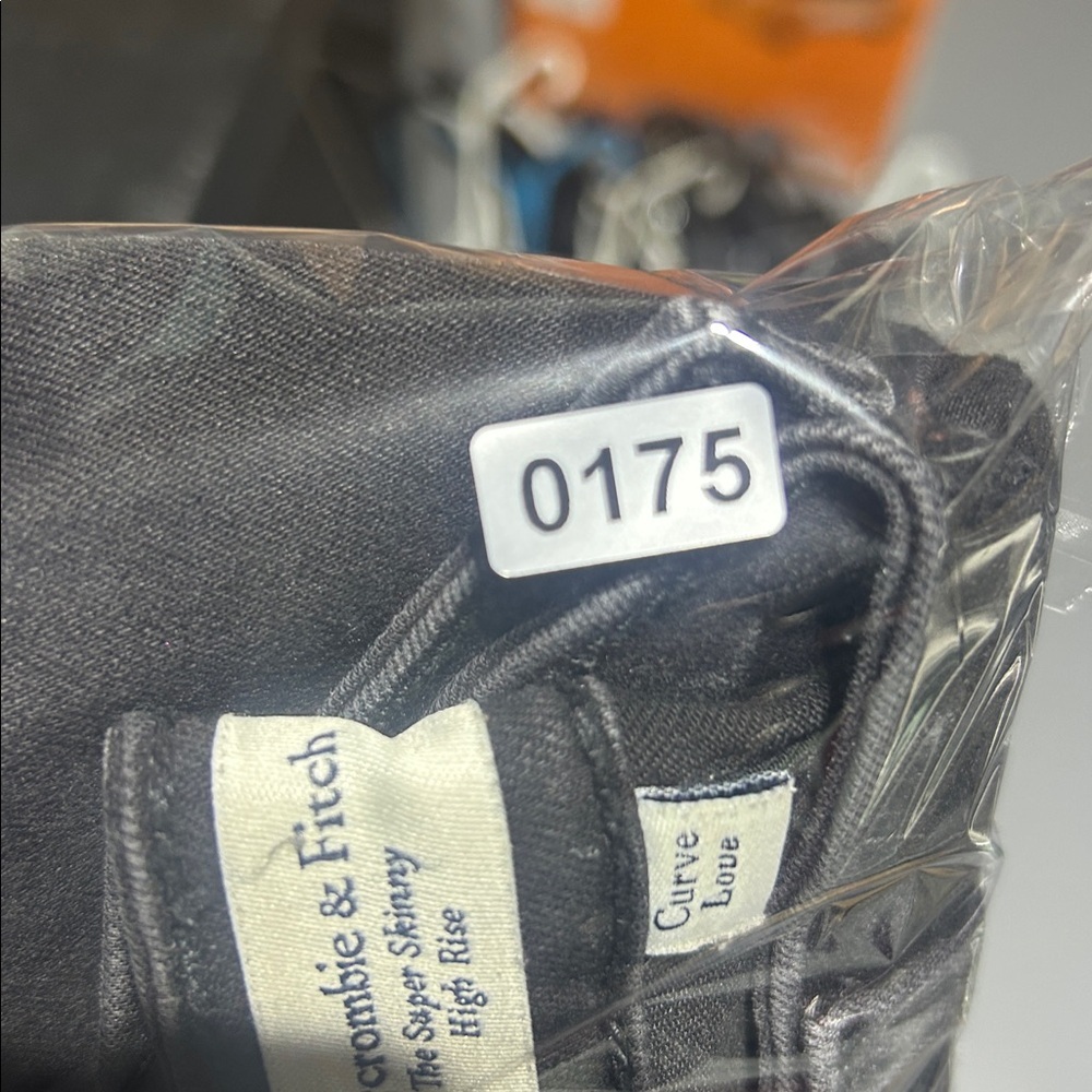 Abercrombie & Fitch Super-Skinny High Rise Curvy Love Black Jeans (Women's 27) - Picture 8 of 8